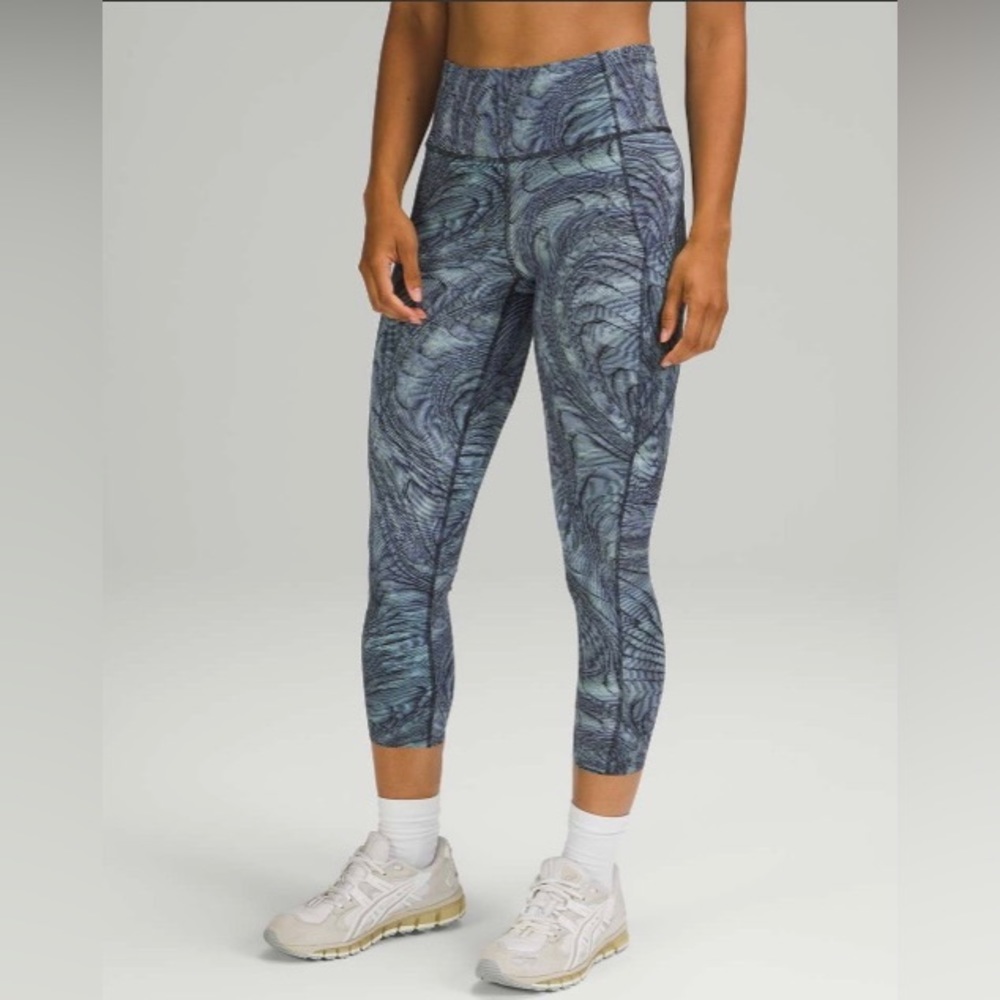 Lululemon Fast and Free High Rise Crop 23" Dimensional Icing Blue Multi
